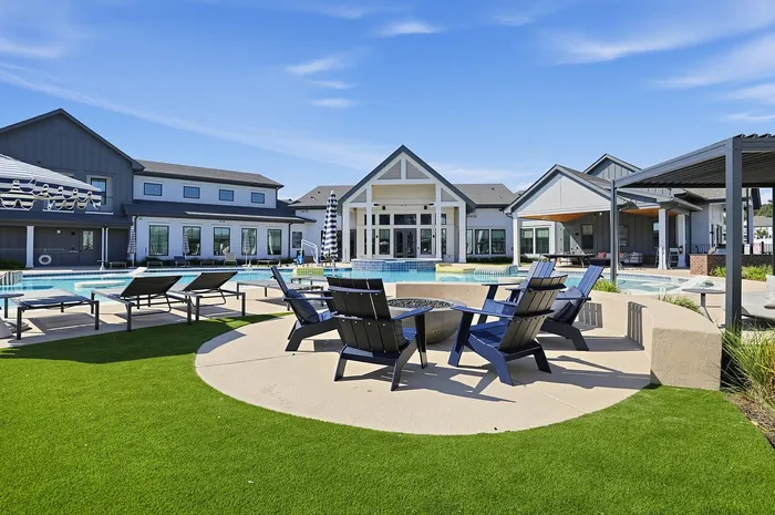 Ivy & Elm - Outdoor Pool