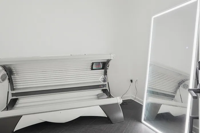 Ivy & Elm - Tanning Room