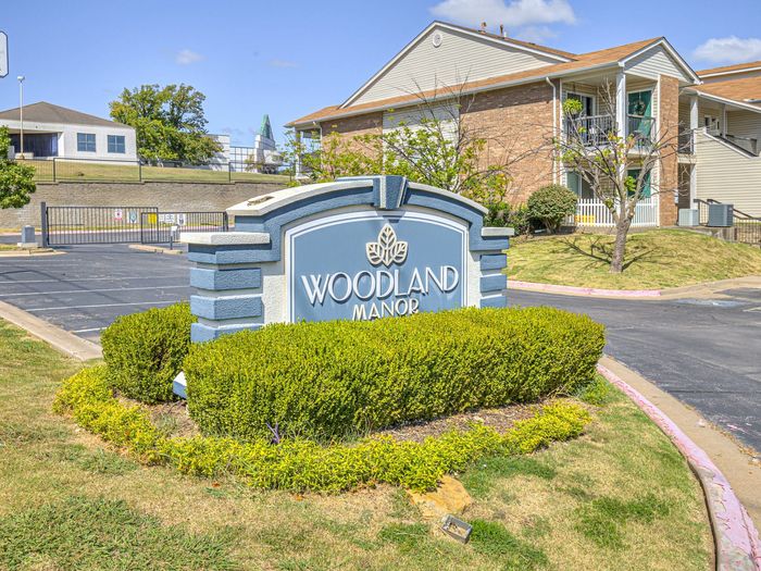 Woodland Manor Apartments