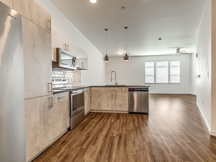 Studio (S4) - 727 Lofts