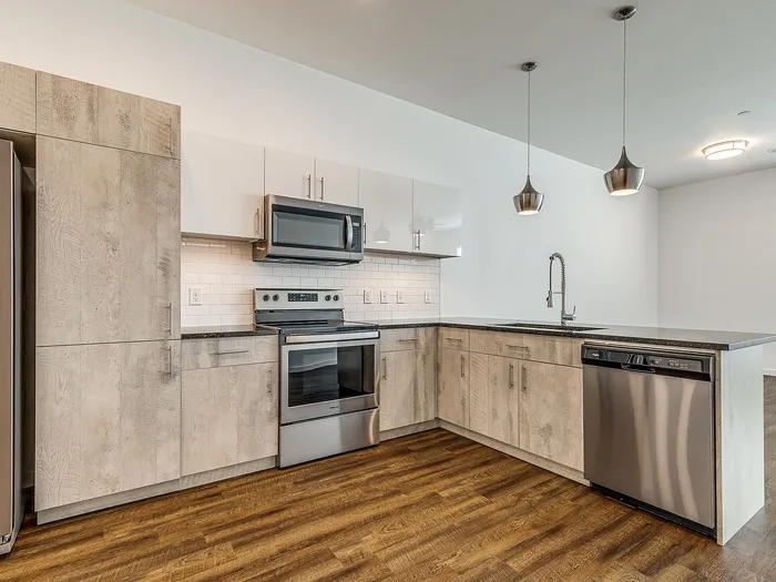 Studio (S4) - 727 Lofts