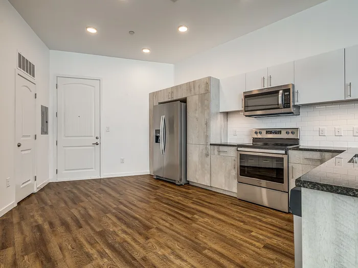 Studio (S4) - 727 Lofts