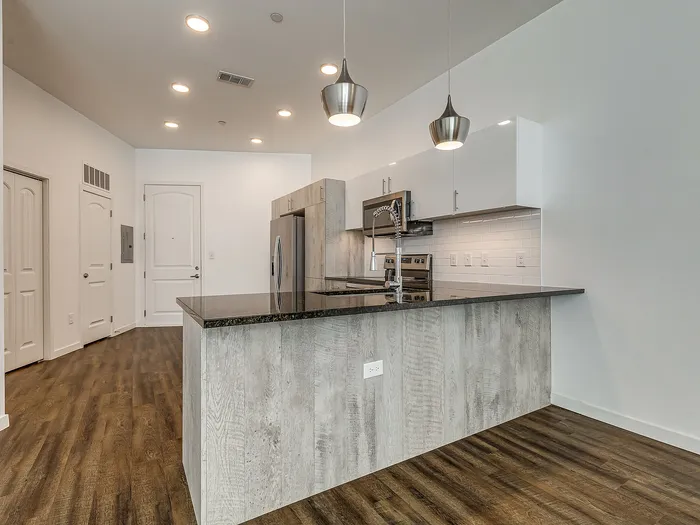 Studio (S4) - 727 Lofts