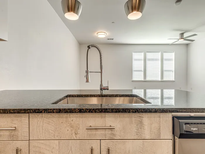 Studio (S4) - 727 Lofts
