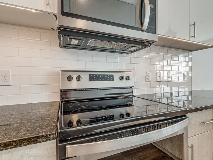 Studio (S4) - 727 Lofts