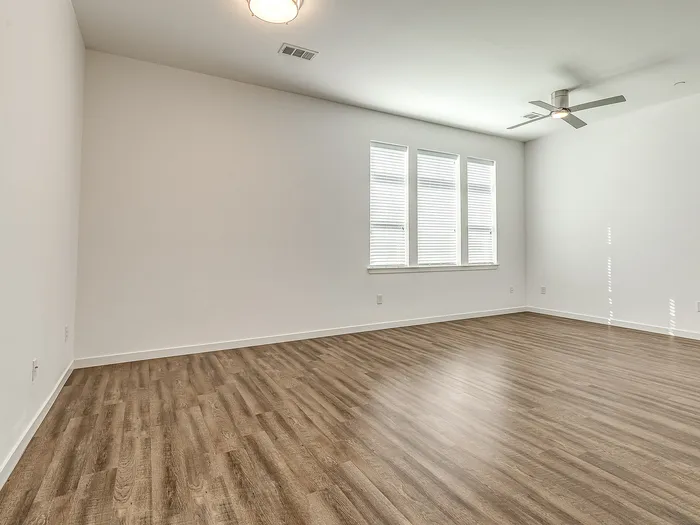 Studio (S4) - 727 Lofts