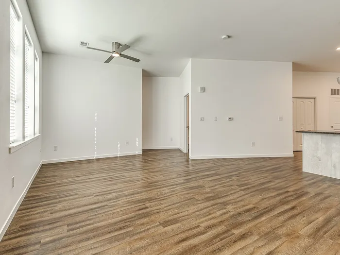 Studio (S4) - 727 Lofts