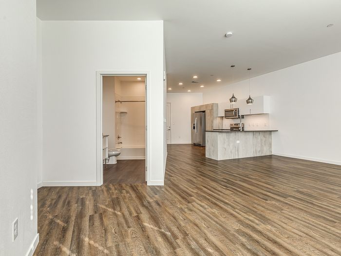 Studio (S4) - 727 Lofts