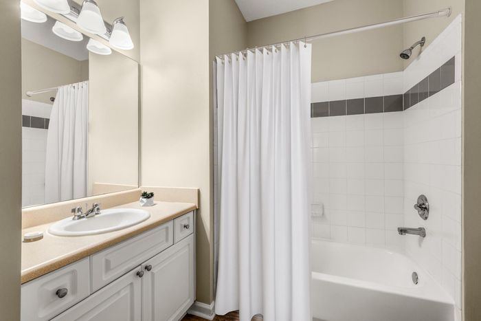 The Brooke Apartments in Atlanta, GA | bathroom