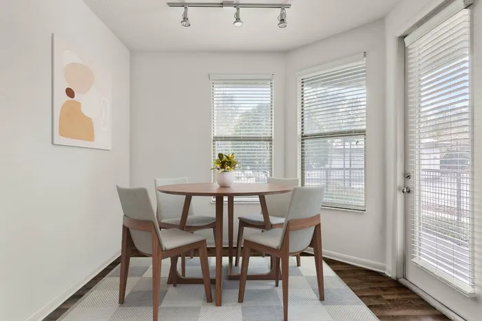 Dining Area | Apartments in Tampa, FL | Crosstown Walk