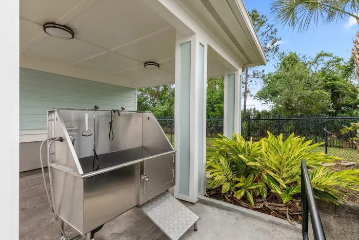 Pet Wash | Luxe Lakewood Ranch FL Apartments