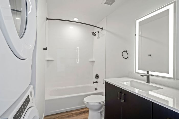 343-Apartments-SLC_A1-Laundry-Bath