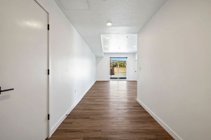 343-apartments-slc_B-hallway