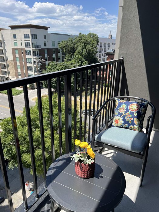 343 SLC Apartments Sunny Balcony