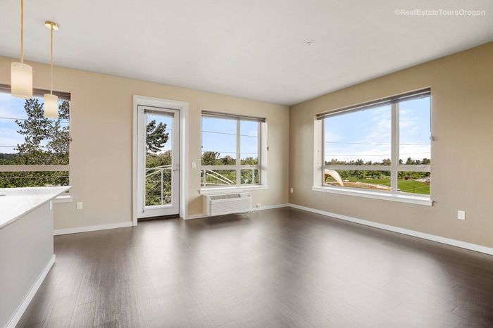 Large Windows | Apartments in Salem OR | South Block