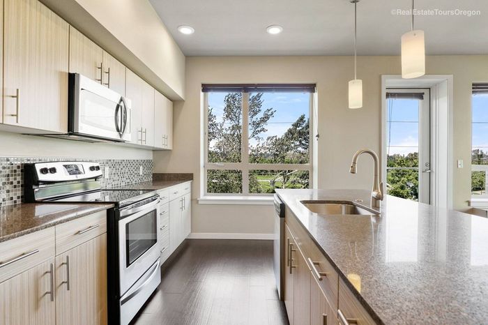 Elegant Kitchen | Apartments in Salem OR | South Block