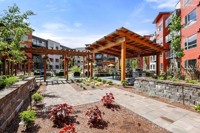 Outdoor BBQ Area and Seating | Salem Oregon Apartments | South Block