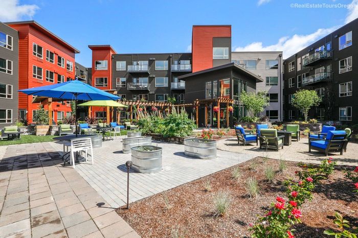 Outdoor Planters | Apartments for Rent in Salem Oregon | South Block Apartments