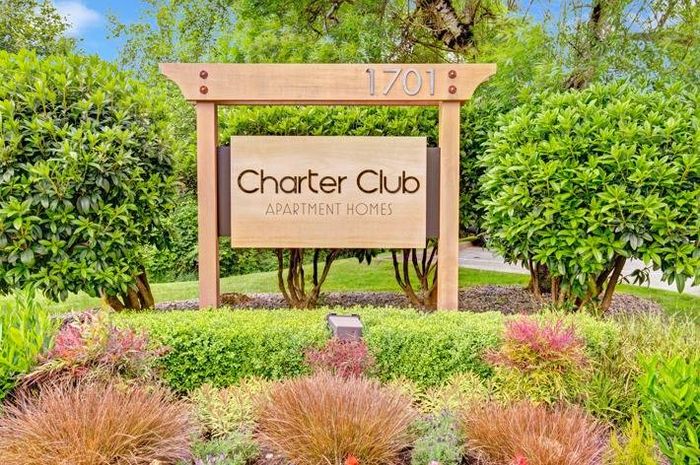 Monument Sign | Apartments in Everett WA | Charter Club Apartments