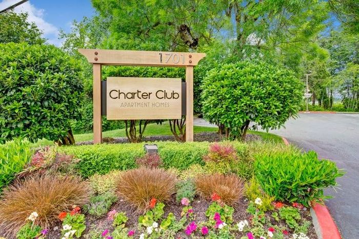 Charter Club Monument Sign and Grounds | Everett WA Apartments | Charter Club