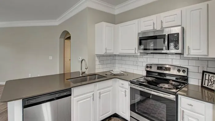 Modern Kitchen | Apartments Near Nashville Tn Airport | Hamptons at Woodland Pointe