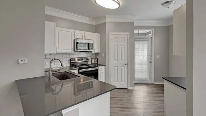 Modern Kitchen | Apartments Near Nashville Tn Airport | Hamptons at Woodland Pointe