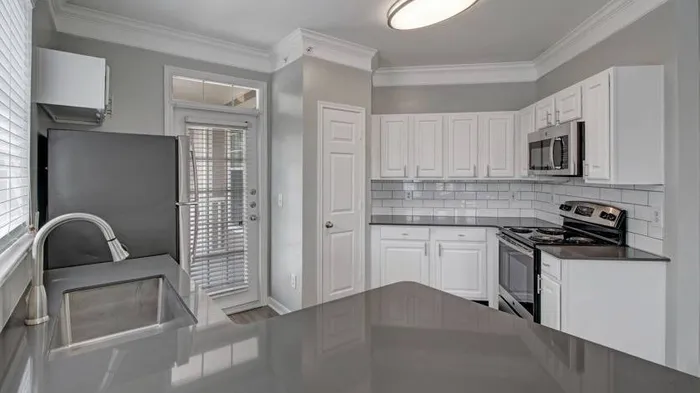 Modern Kitchen | Apartments Near Nashville Tn Airport | Hamptons at Woodland Pointe