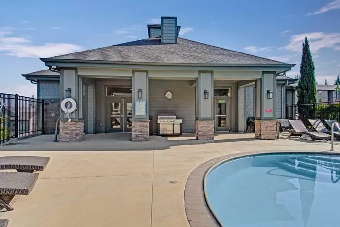 Sparkling Pool | Tualatin OR Apartments | River Ridge