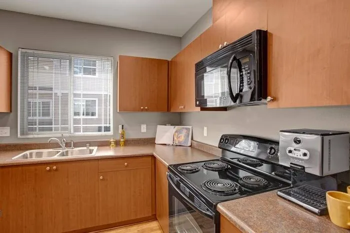 Plenty of Courter Space | Puyallup WA Apartments and Townhomes | Brookstone