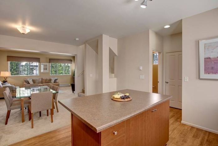 Classic Finish Kitchen | Puyallup Washington Apartments | Brookstone