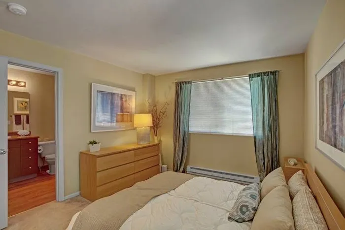 Classic Finish Bedroom | Townhomes and Apartments in Puyallup WA | Brookstone at Edgewater