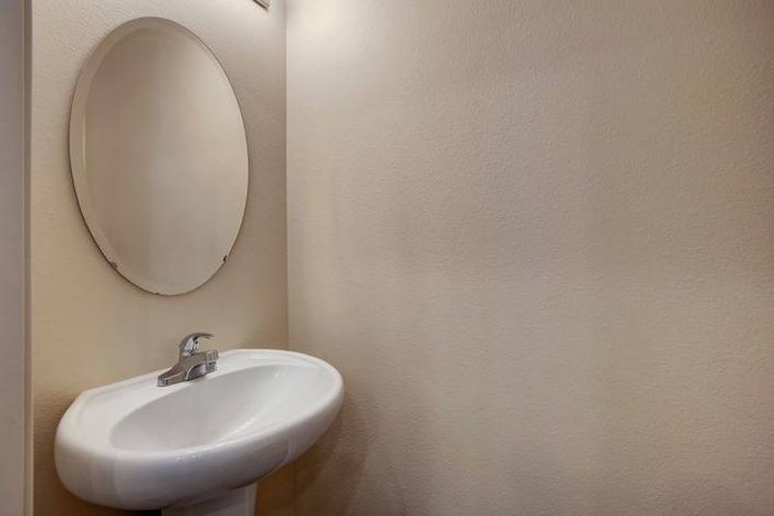 Elegant Bathroom (21-07504) | Puyallup Washington Apartments | Brookstone