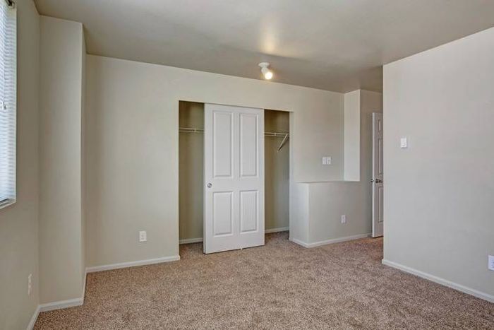 Large Bedroom (21-07504) | Apartments and Townhomes in Puyallup Washington | Brookstone