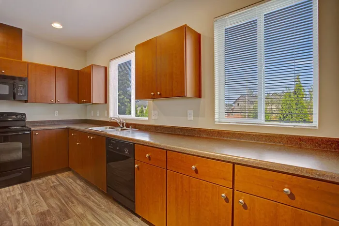 Spacious Kitchen (20-7505) | Puyallup Washington Apartments | Brookstone at Edgewater Apartments