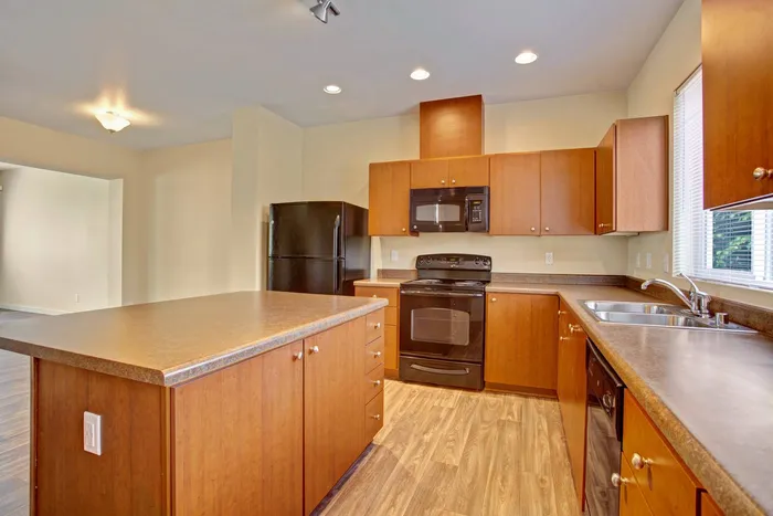 Classic Finish Kitchen | Apartments in Puyallup WA | Brookstone at Edgewater Apartments