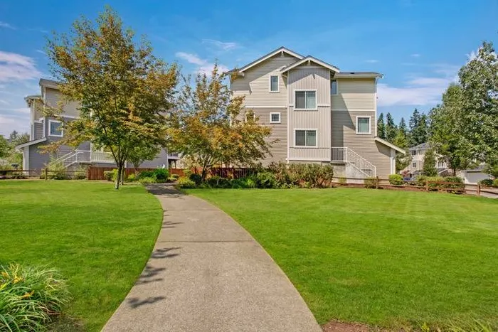 Lush Landscapes | Puyallup Washington Townhomes | Brookstone