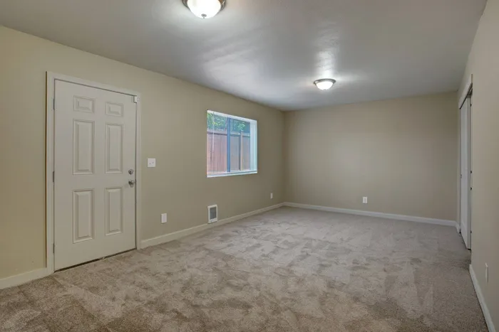 Spacious Living Room and Entrance (20-7507) | Puyallup WA Apartments and Townhomes | Brookstone at Edgewater