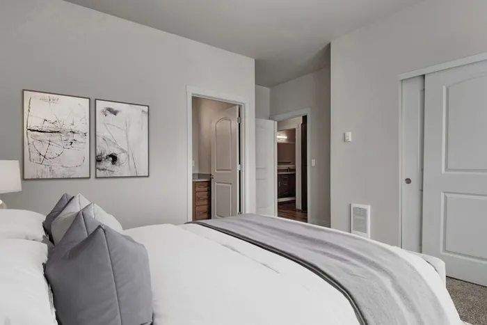 Walk-In Closet | Tualatin Oregon | River Ridge Apartments