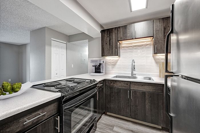 Elegant Kitchen Finishes | Apartments in Littleton CO | Summit Riverside