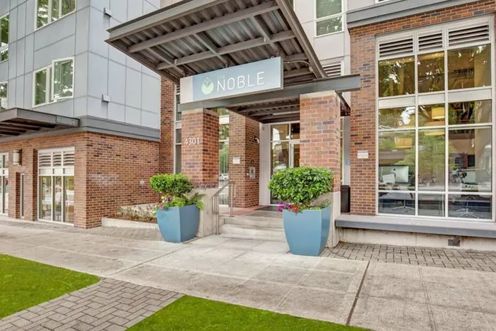 Exterior | Leasing Office