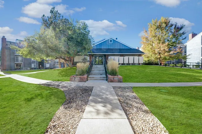 Beautiful Landscape | Apartments in Littleton CO | Summit Riverside