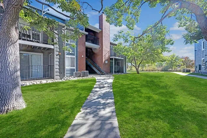 Building Exterior | Apartments in Littleton CO | Summit Riverside