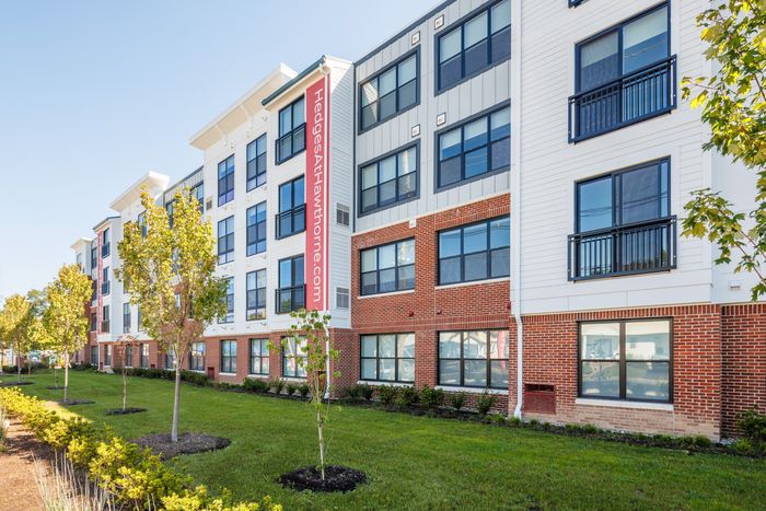 Hedges at Hawthorne - Exterior