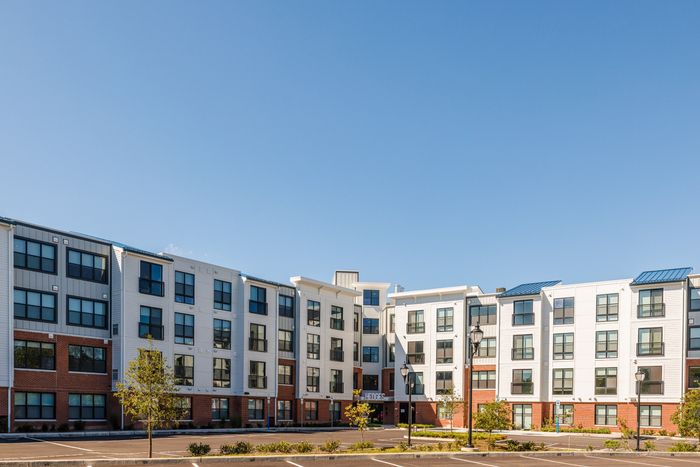 Hedges at Hawthorne - Exterior