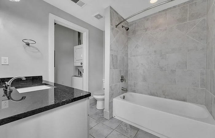hotel roxy bathroom
