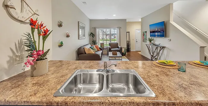 South Kitchen Counter