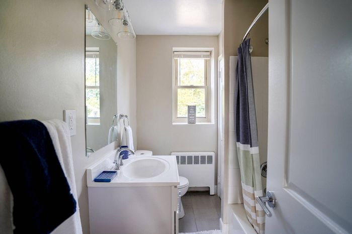 Summit Court- Bala Cynwyd, PA- Bathroom