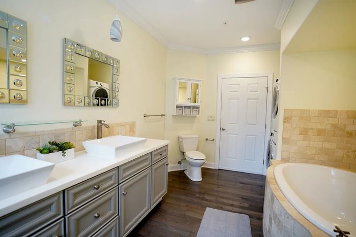 13 Chestnut Loft Bathroom