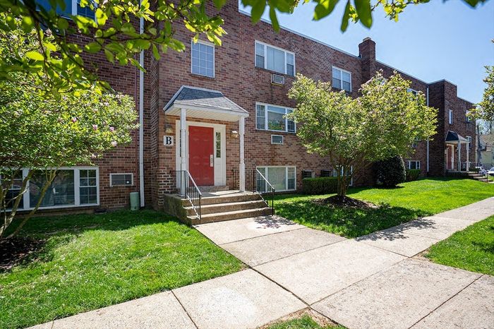 Bradfield Court- Abington, PA- Exterior