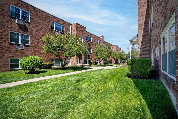 Bradfield Court- Abington, PA- Exterior